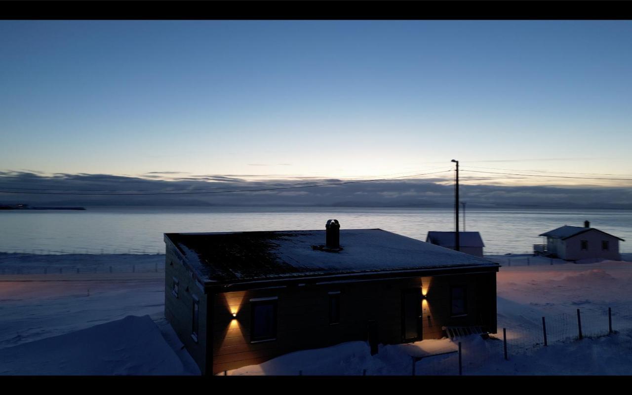 Ekkeroy Lodge - Arctic Living Vadso Exterior photo